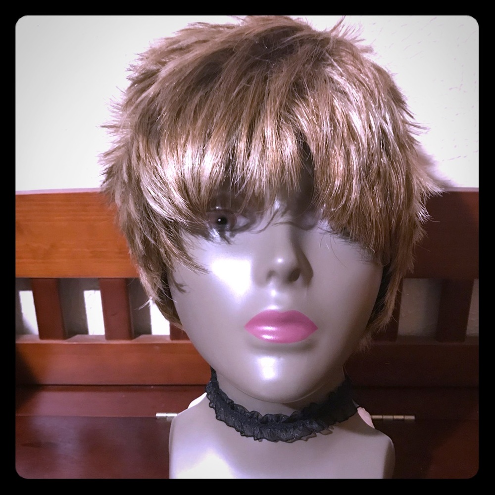 Short pixie cut wig sandy blonde